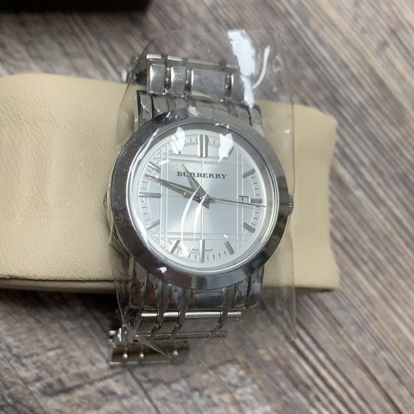 Burberry watch main image 4
